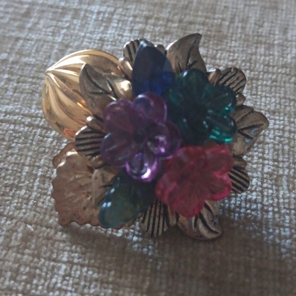 Vintage Gold Toned Leaves Flower Post Earrings - Picture 4 of 8